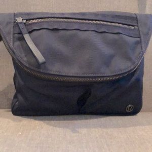 LULULEMON NAVY CROSSBODY